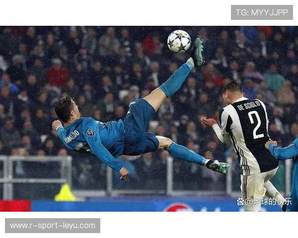 C罗进球太轻松：揭秘足球场上的超神瞬间