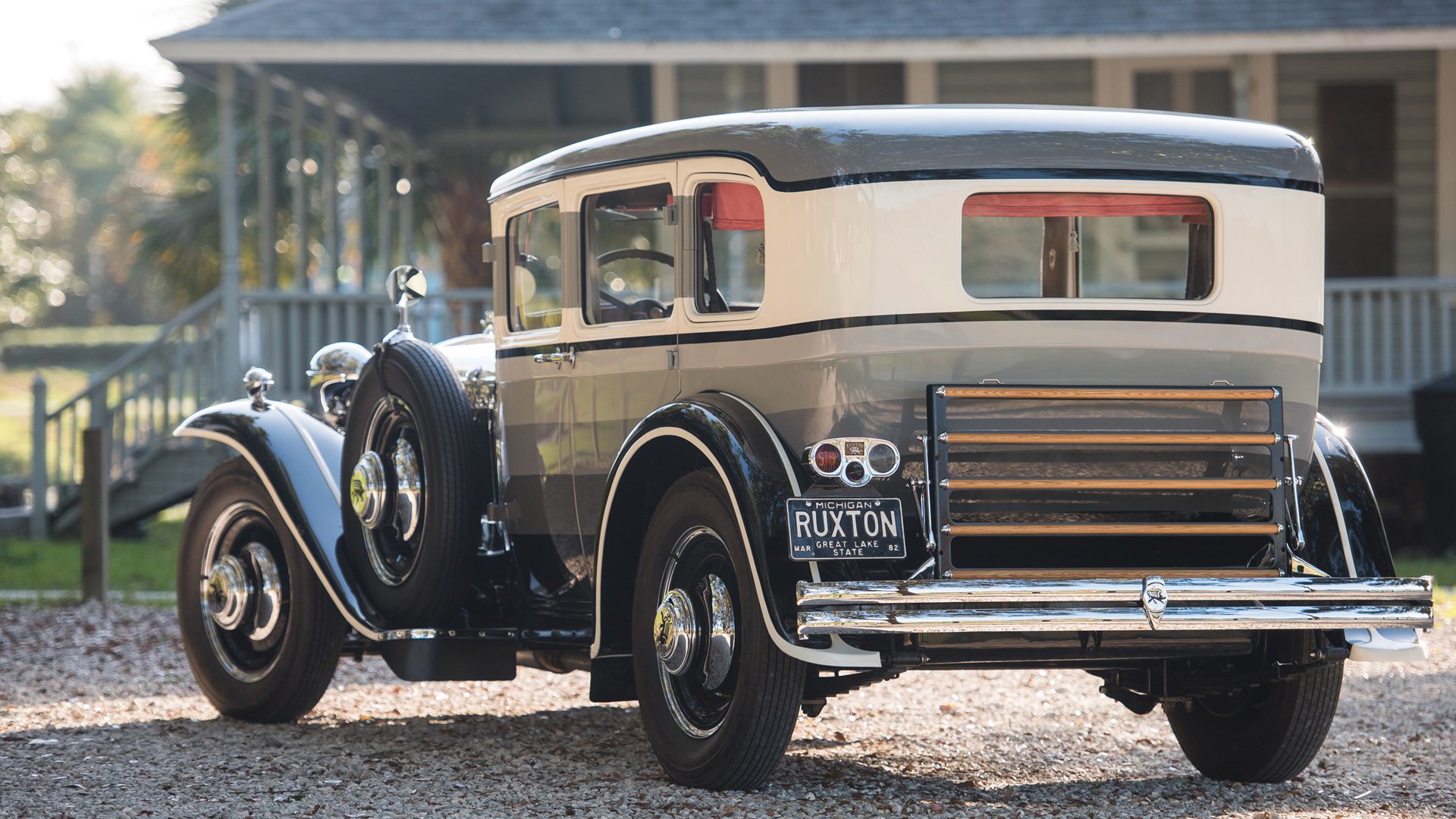 乐鱼体育官网-国家队年轻球员表现出色获得海外联赛邀请彰显实力，足球国家青年队名单